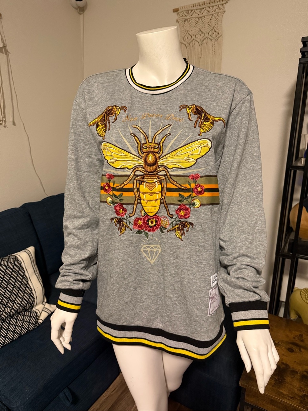 MASON EMBROIDEREDBee SWEATSHIRT